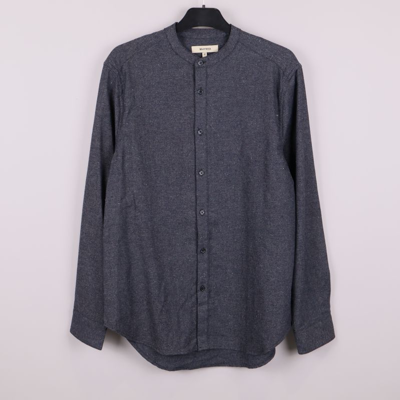 Grå långärmad skjorta med ståkrage framsida