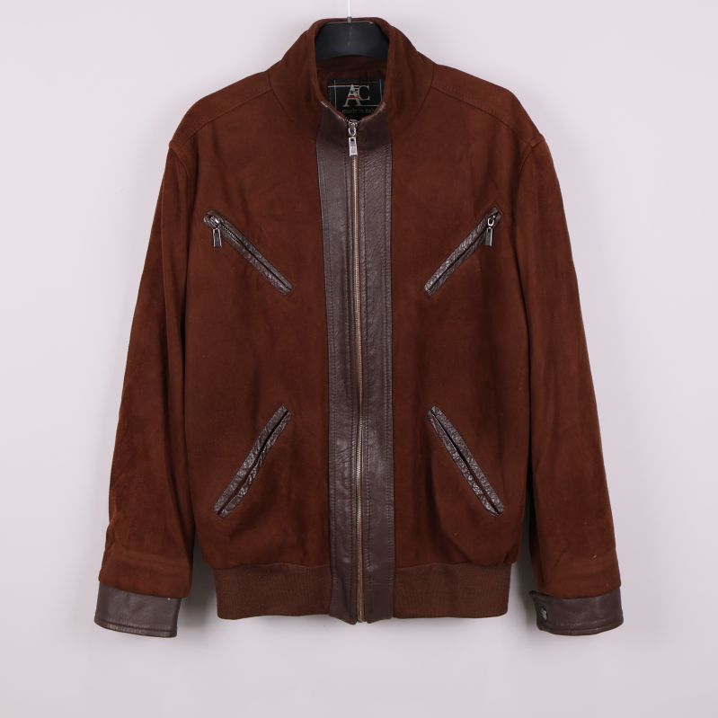 Brun mockajacka framifrån med läderdetaljer och blixtlås