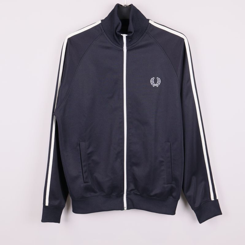 Mörkblå ziptröja med vita ränder framifrån