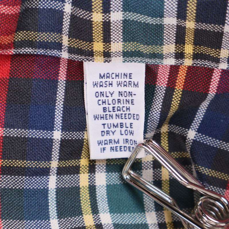 Tvättrådsetikett med skötselråd för skjortan