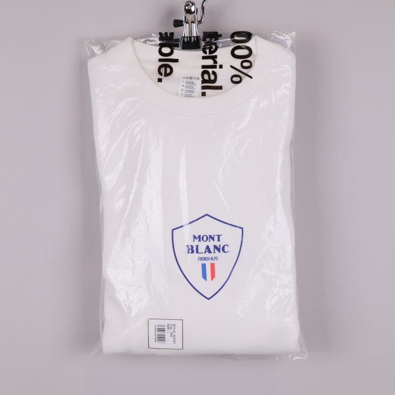 Vit tröja med Mont Blanc-tryck i förpackning