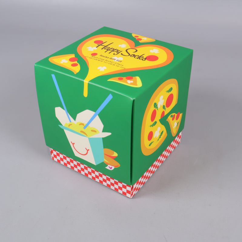 Grön kvadratisk box med Happy Socks och pizzatema