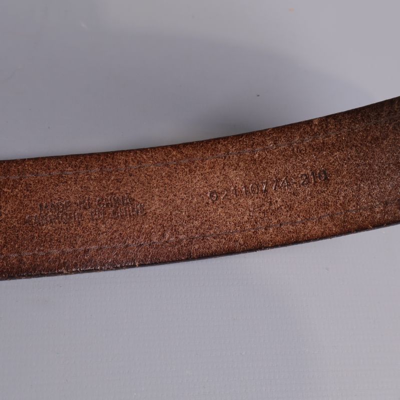 Stämpel Made in Italy och kod på bältets insida