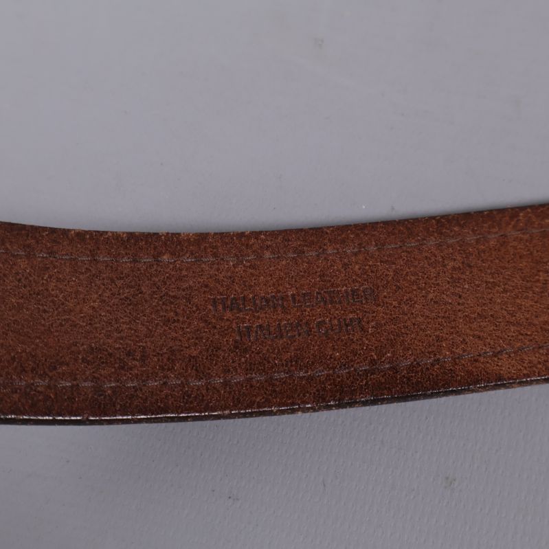 Stämpel Italian Leather på insidan av bältet
