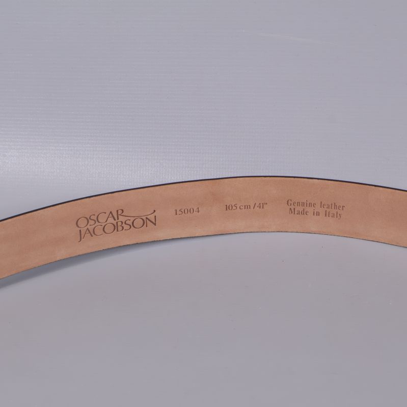 Oscar Jacobson logga och storlek tryckt på insidan av skärpet