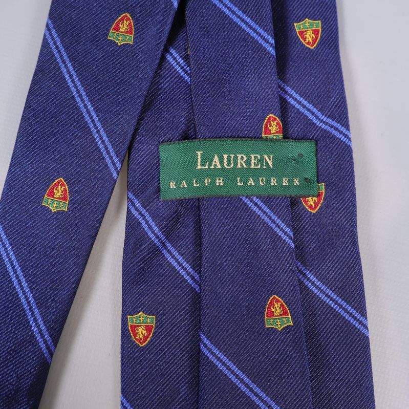 Närbild på etiketten Lauren Ralph Lauren sytt på insidan