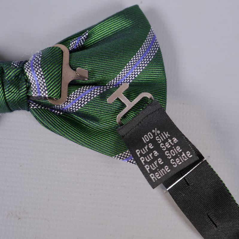 Närbild på etikett visar 100% siden