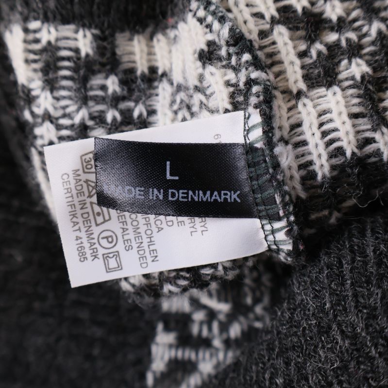 Storlekslapp med L och texten Made in Denmark