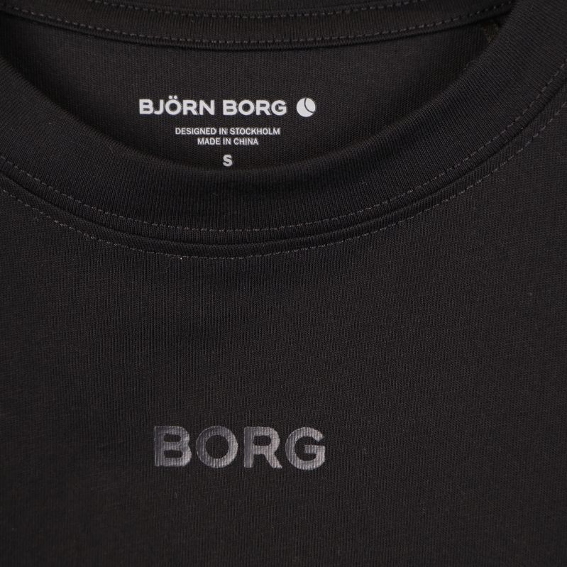 Närbild på etikett märkt BJÖRN BORG och storlek S