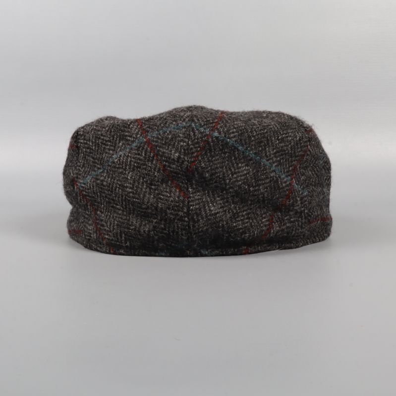 Flat cap bakifrån med synliga sömmar och rutmönster