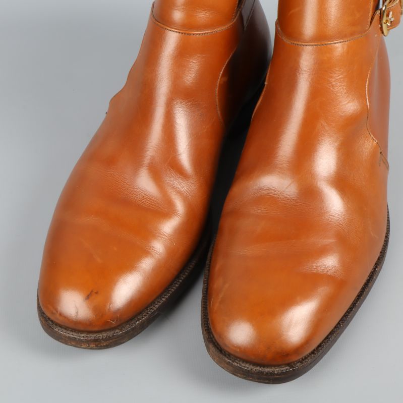 Närbild på tåparti med mindre slitage och märken