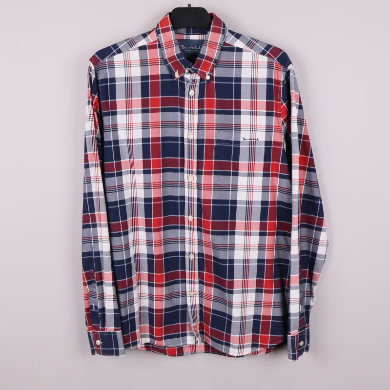 Bondelid skjorta i rött, blått och vitt rutmönster framifrån