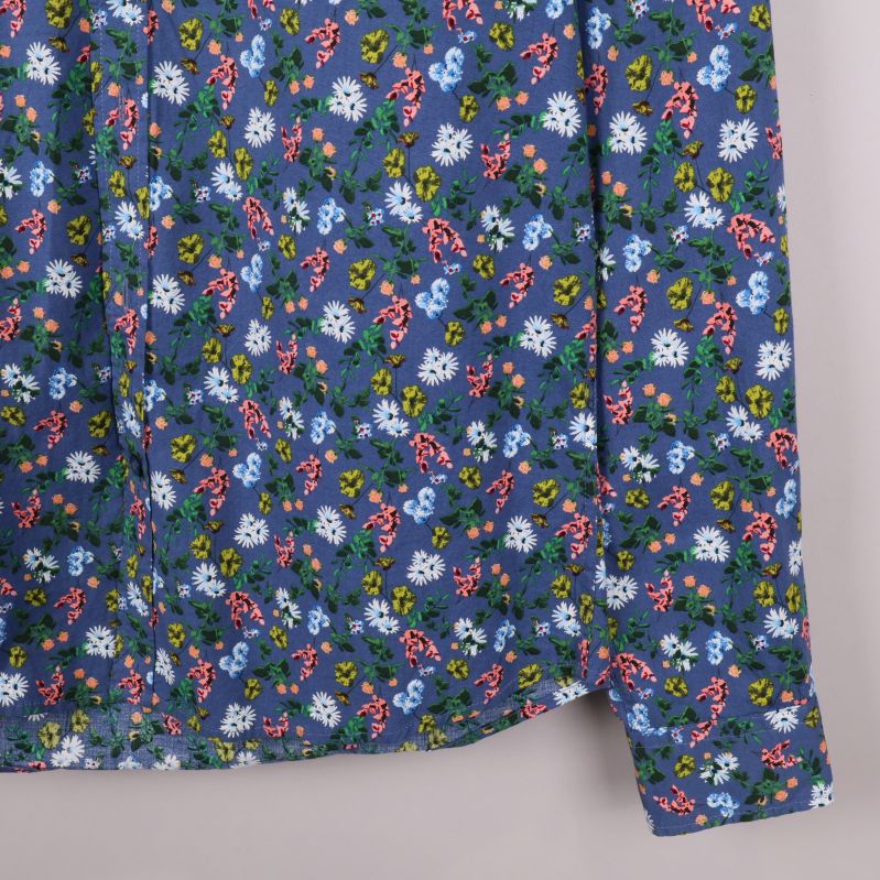 Ärm på blommig skjorta med manschett