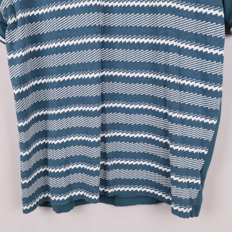 Detalj på tröjans nederkant och mönster