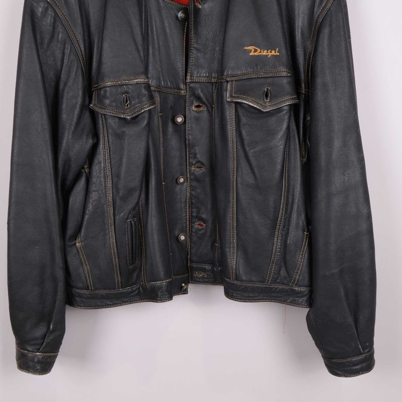 Detaljer och sömnad i nederkant