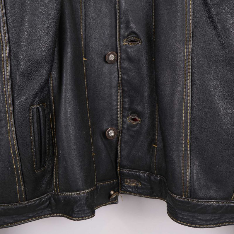 Snygga kontrastsömmar och knappar