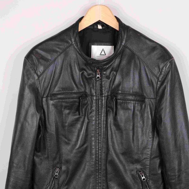 Bröstfickor framtill