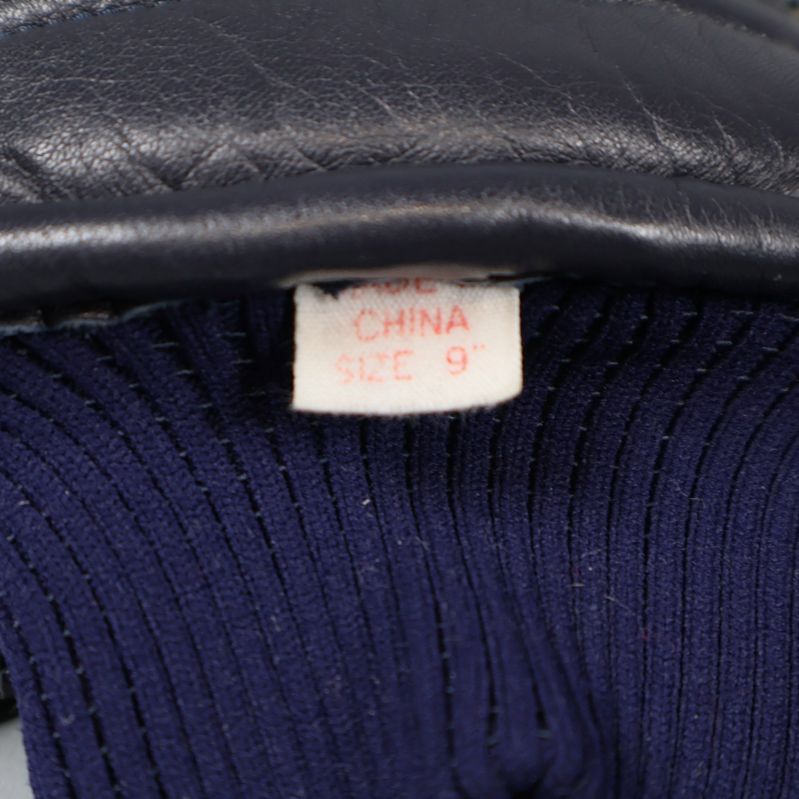 Etikett som visar Made in China och size 9