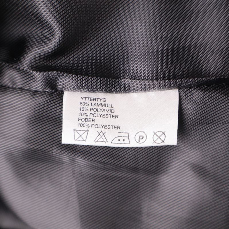 Materialetikett visar ullblandning och tvättråd