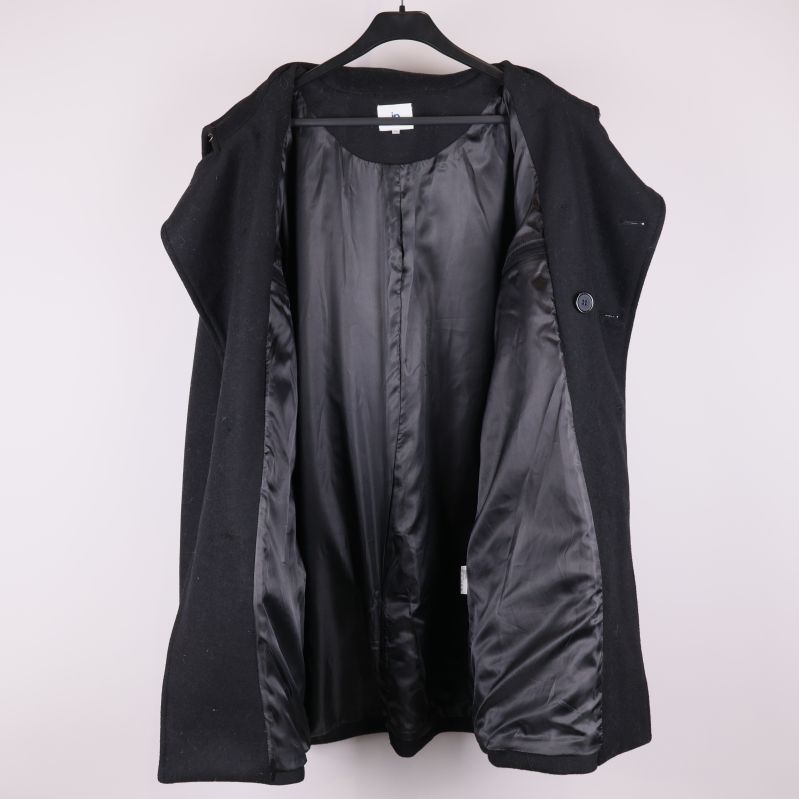 Bild på helsvart foder och insida av kappan