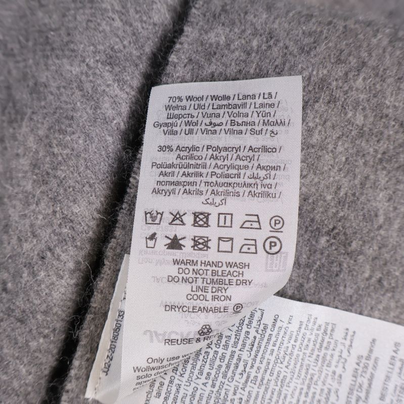 Materiallapp med innehåll i halsduken