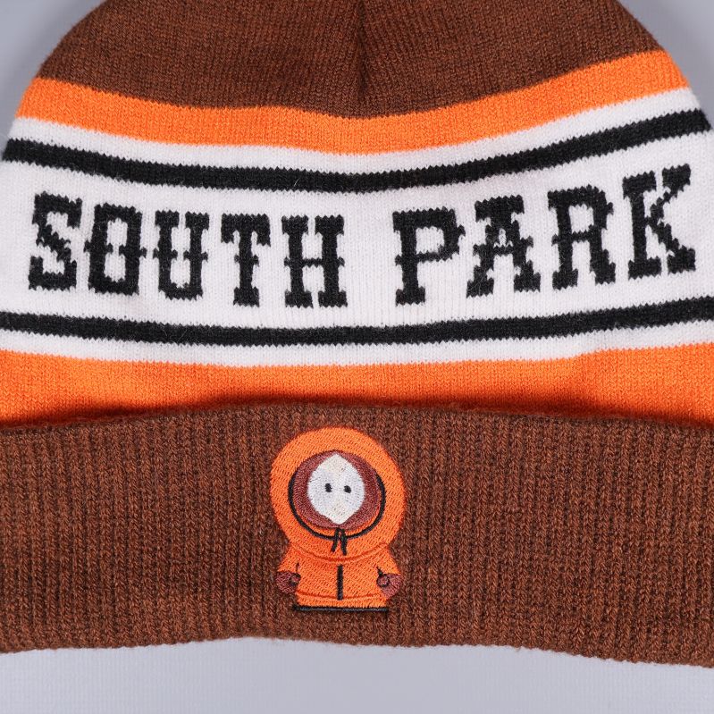 Närbild av South Park-text och karaktärsbrodyr på mössa