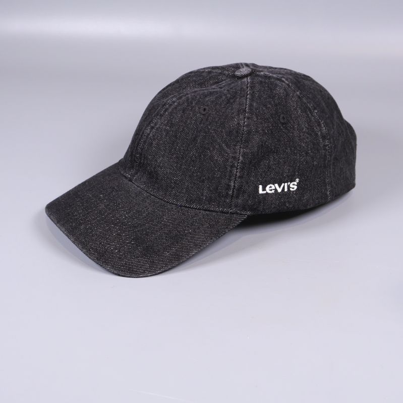 Svart denimkeps med böjd skärm och broderad logga