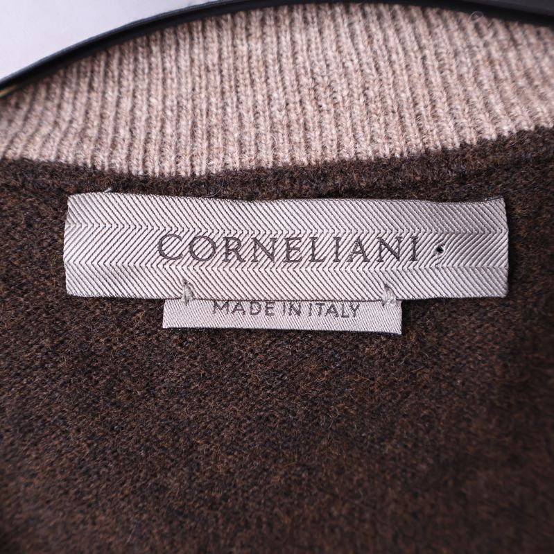 Närbild av Corneliani-etikett i nacken