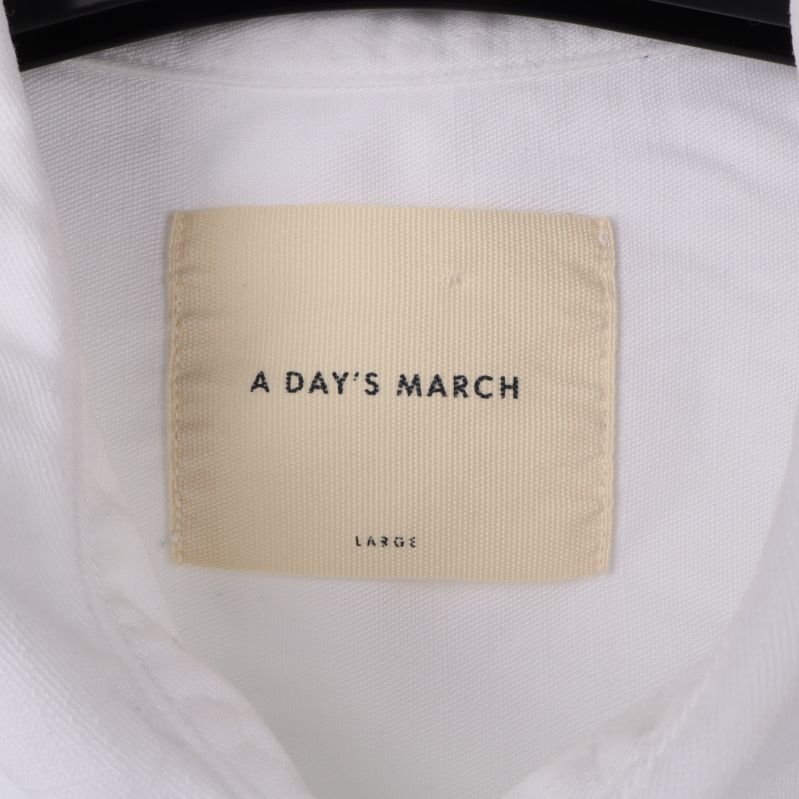 Närbild på etikett med A Day's March