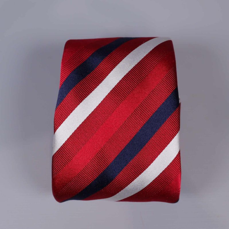 Närbild av slipsens randiga mönster