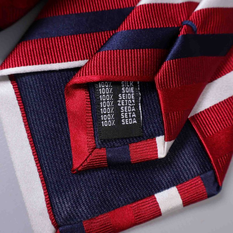 Materiallapp visar 100% siden på slipsen