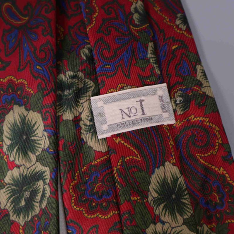 Närbild av etikett med texten No I Collection