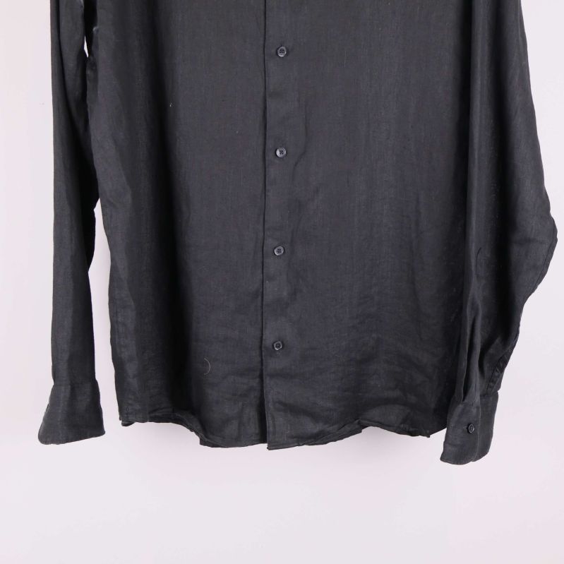 Nederdel av svart skjorta i linnetyg