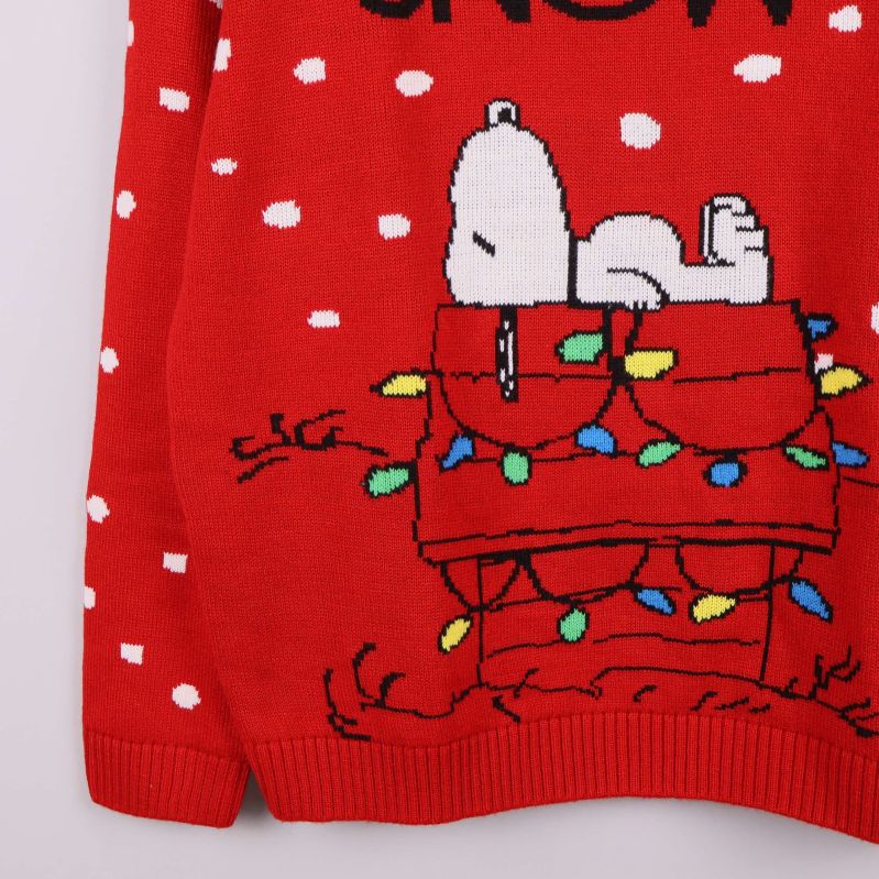 Närbild på snoopy och färgglada ljus på tröjans framsida