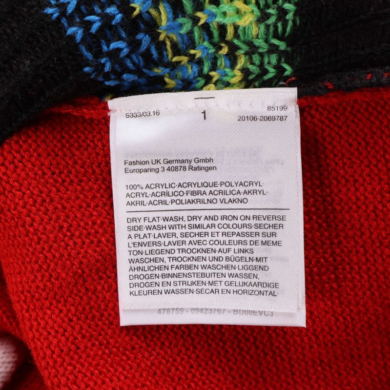 Materiallapp som visar 100% akryl och tvättråd