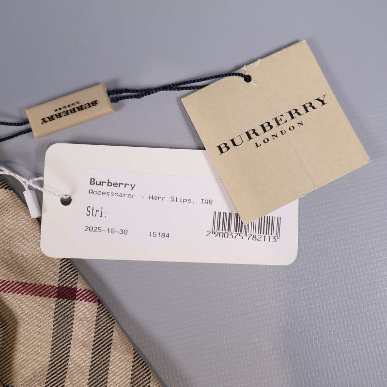 Burberry London tags och etikett på slips