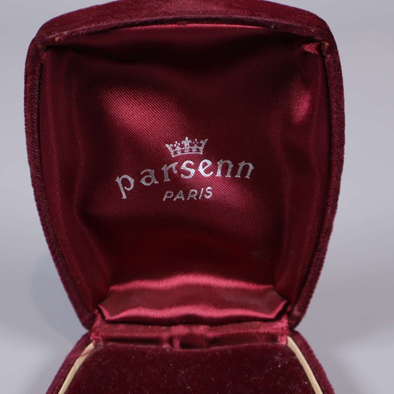 Parsenn Paris logga i vinröd sammetsask