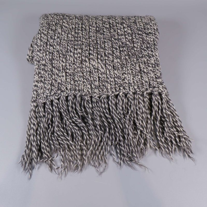 Halsduk i grovstickat mönster med frans