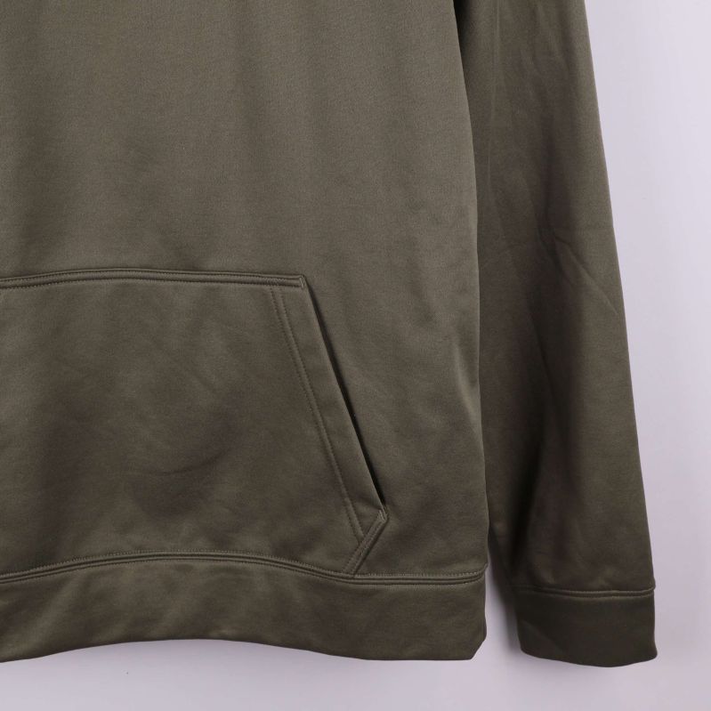 Närbild av nedre delen och ficka på hoodie