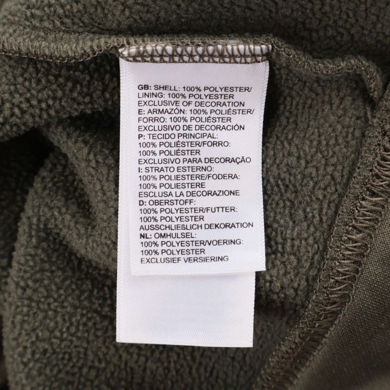 Materiallapp visar 100% polyester i flera språk