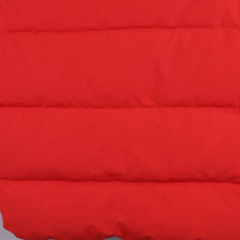 Närbild quiltad bakdel på dunvästen