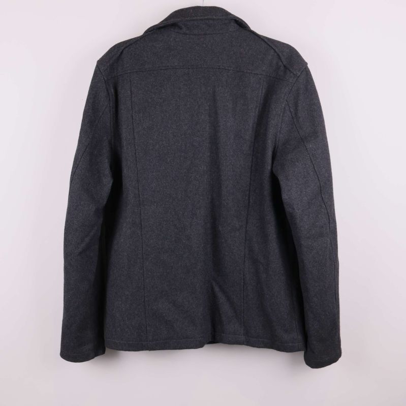 Jackans baksida med slät mörkgrå yta