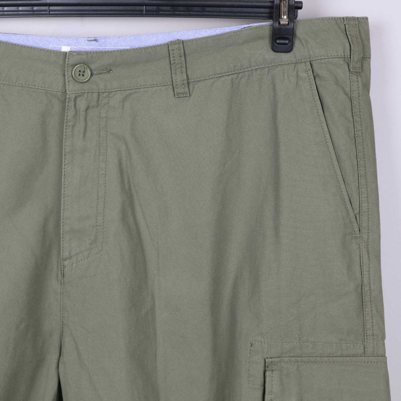 Storlekstag och bakficka i fokus