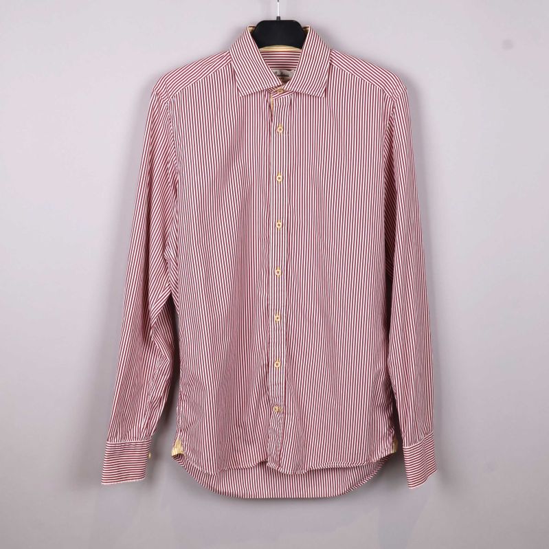 Klassisk randig skjorta framifrån