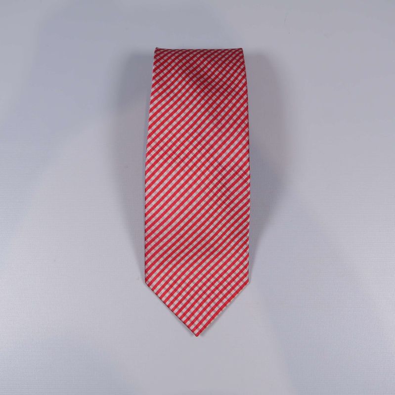 Slips i rött och vitt diagonalt från ovan