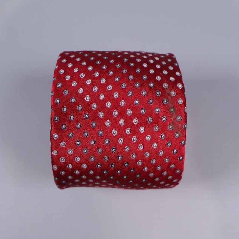 Röd slips vikt visar mönster och bredd tydligt