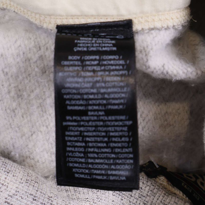 Materialetikett som visar bomull och polyester