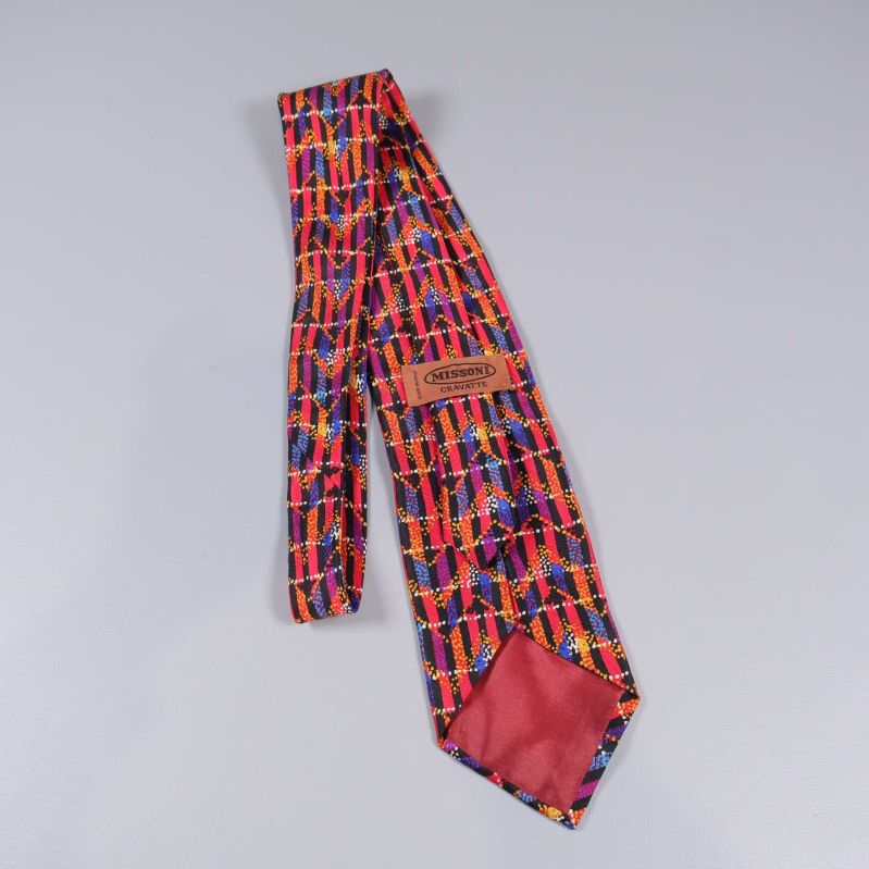 Baksidan av slipsen visar Missoni Cravatte-logotypen