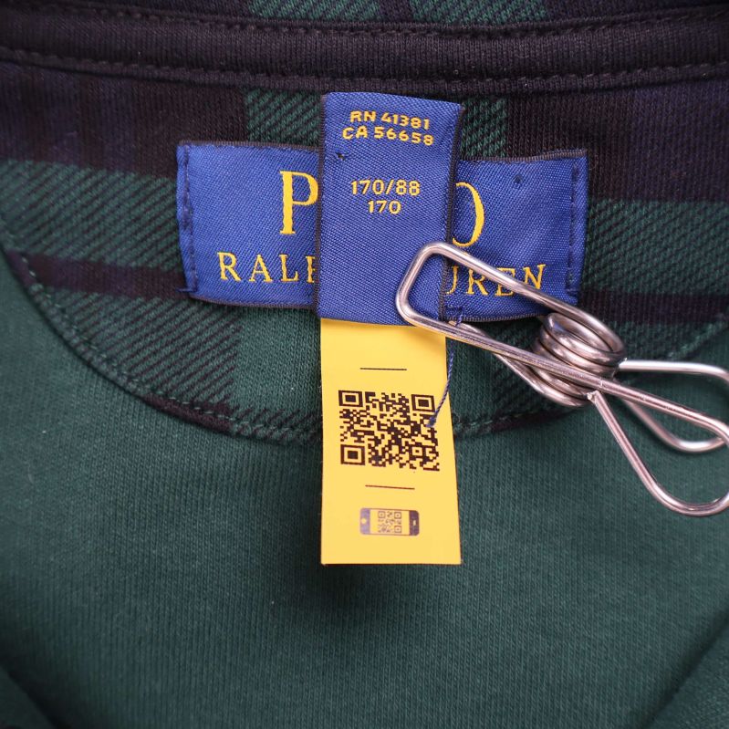 Etikett i nacken med Polo Ralph Lauren och storleksinfo