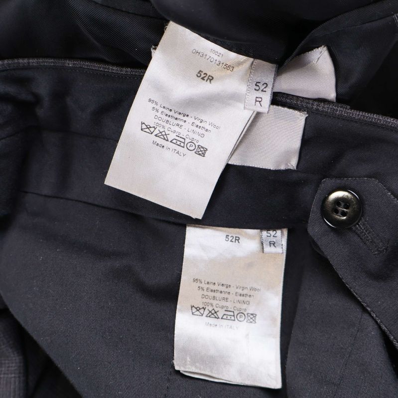 Två innertags med storlek och materialinformation